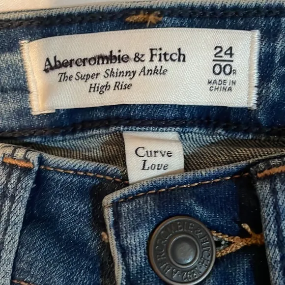 Abercrombie &amp; Fitch High Rise Super Skinny Ankle Jeans in size 24/00.
