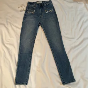 Abercrombie &amp; Fitch High Rise Super Skinny Ankle Jeans in size 24/00.