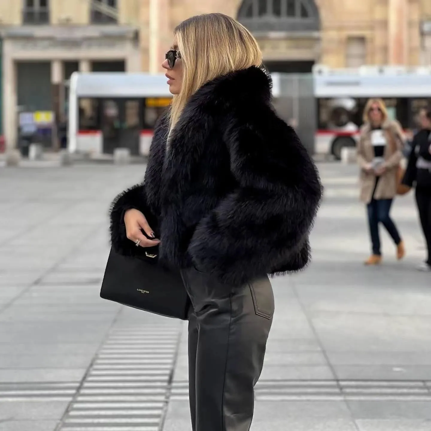 Alice - Pelzige Cropped Winterjacke für Frauen