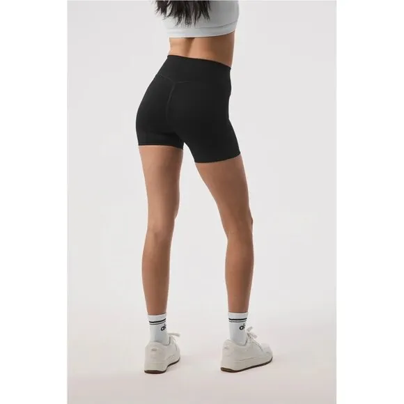 ALO Yoga 5&quot; Airlift Energy Shorts in Black