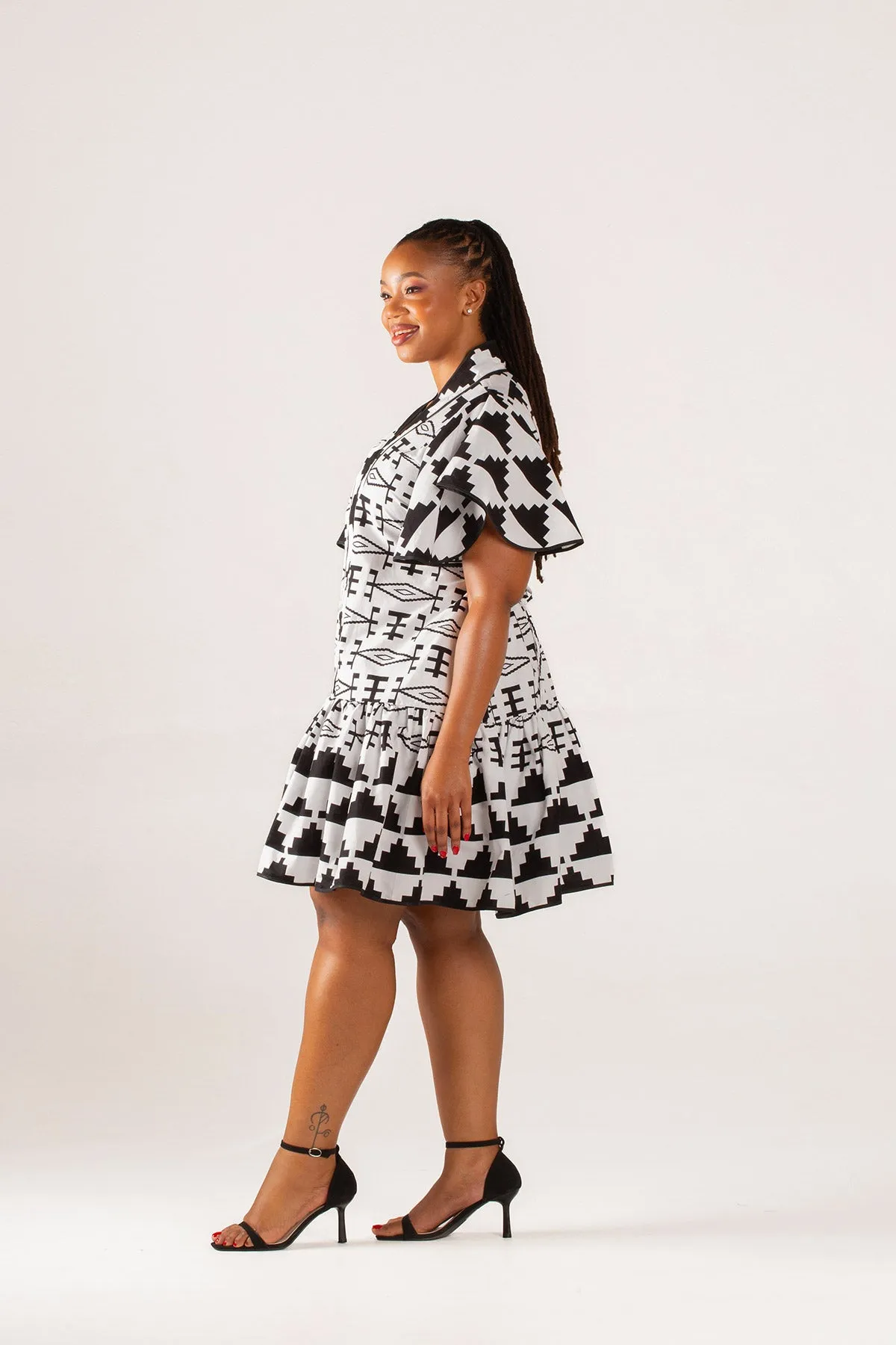 Angalia Ua Nyeusi Dress