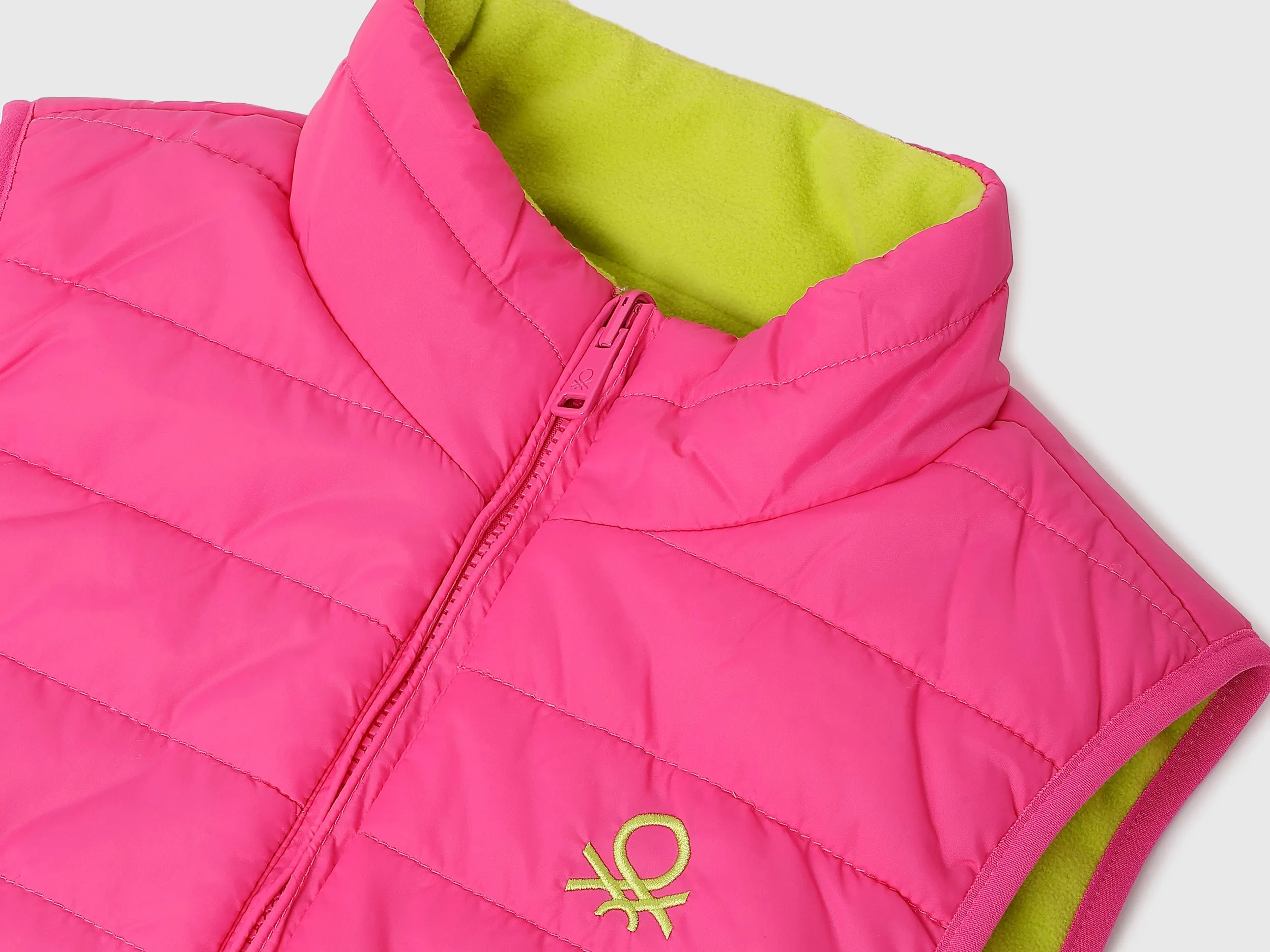 Boy's Regular Fit Sleeveless Reversible Jacket