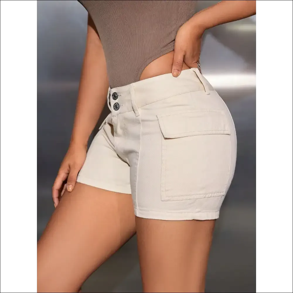 Chic Mid-Rise Denim Shorts with Pockets