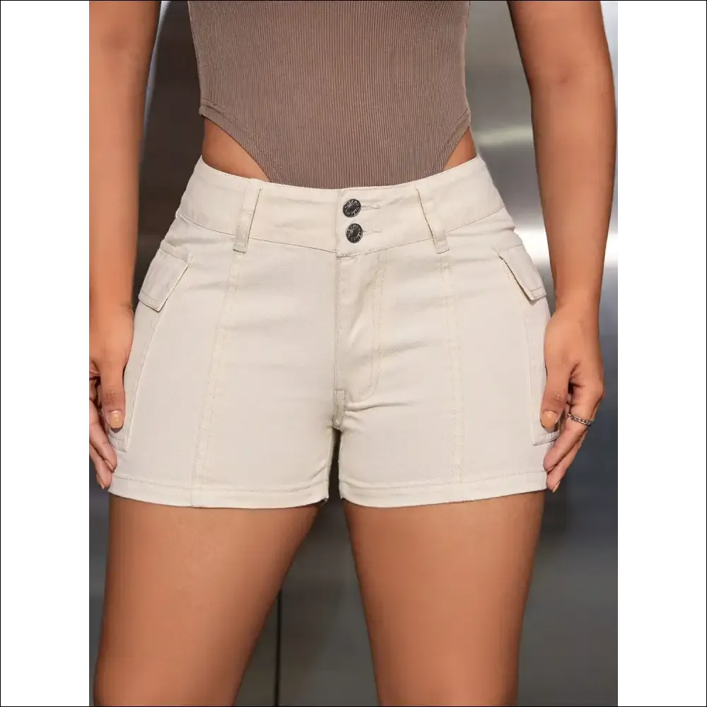 Chic Mid-Rise Denim Shorts with Pockets