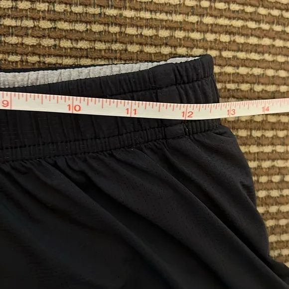 EUC Tracksmith Twilight split shorts size small