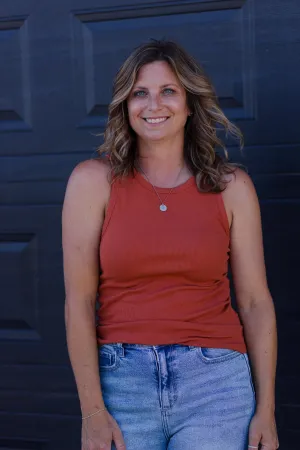 Everyday Basic Ribbed Tank - baked clay