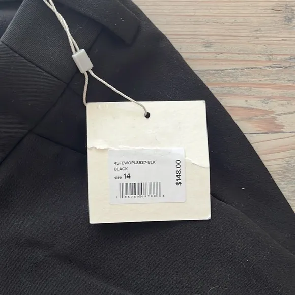 Favorite Daughter The Favorite Short in Black Size 14