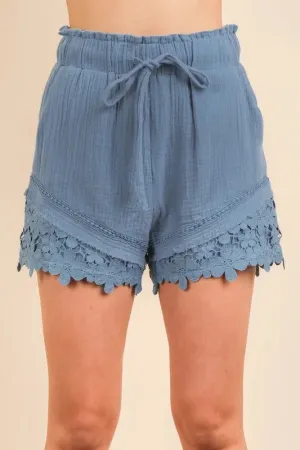 Lace Contrast Detail Woven Shorts