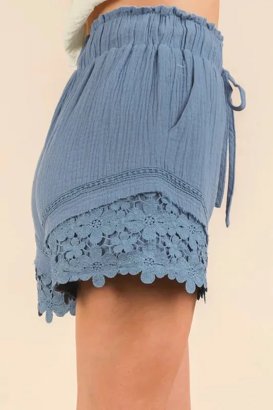 Lace Contrast Detail Woven Shorts