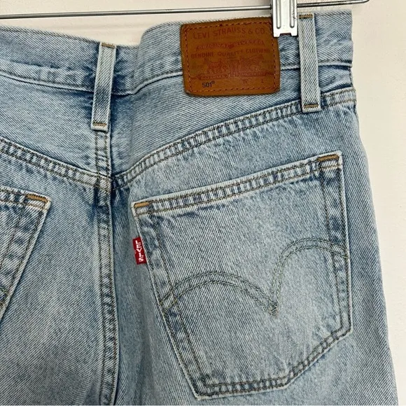 Levi's Premium 501 Crop Jeans Montgomery Light Wash Size 25