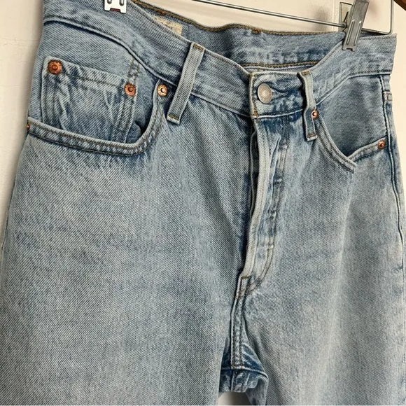 Levi's Premium 501 Crop Jeans Montgomery Light Wash Size 25