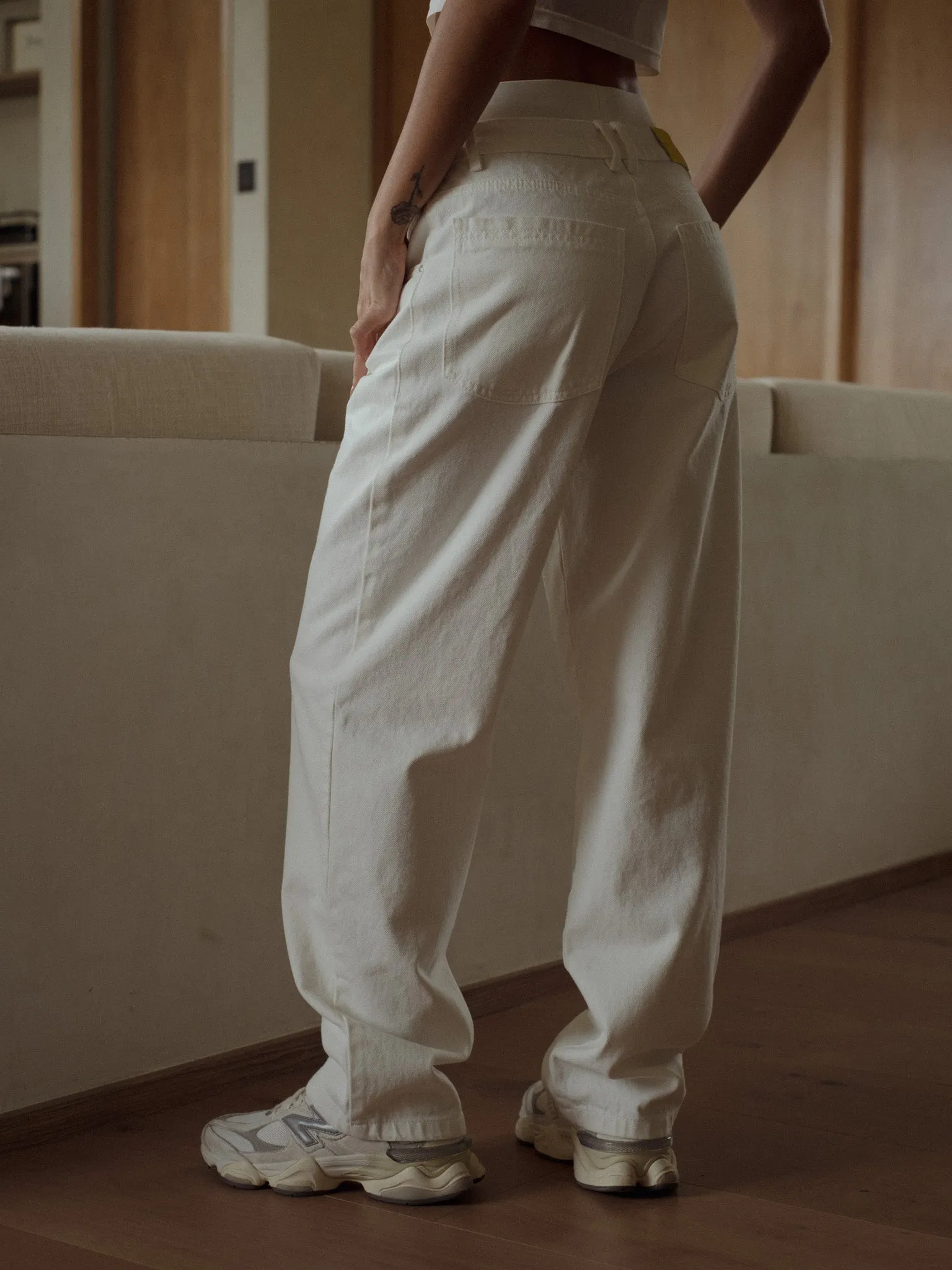 LOW RISE STRAIGHT JEAN  - SOFT WHITE