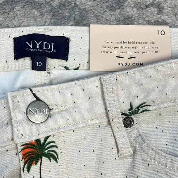 NWT NYDJ Cirque Des Palm Tree High Rise A Line Short Fray Hem Tropical Sz 10