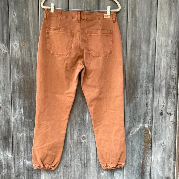 PAIGE Mayslie Pleated Cotton Twill Jeans NWOT in Vintage Mocha Womens 30 Joggers