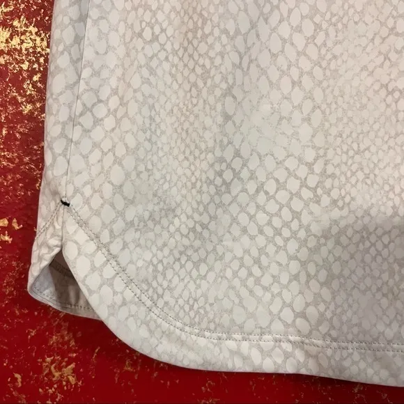 PETER MILLAR Women White Snake Print Shorts Skort L