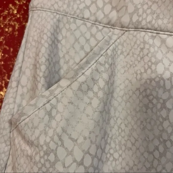 PETER MILLAR Women White Snake Print Shorts Skort L