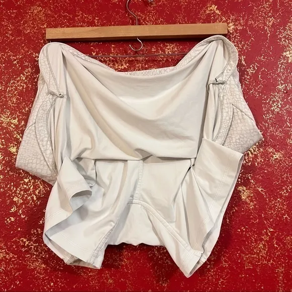 PETER MILLAR Women White Snake Print Shorts Skort L