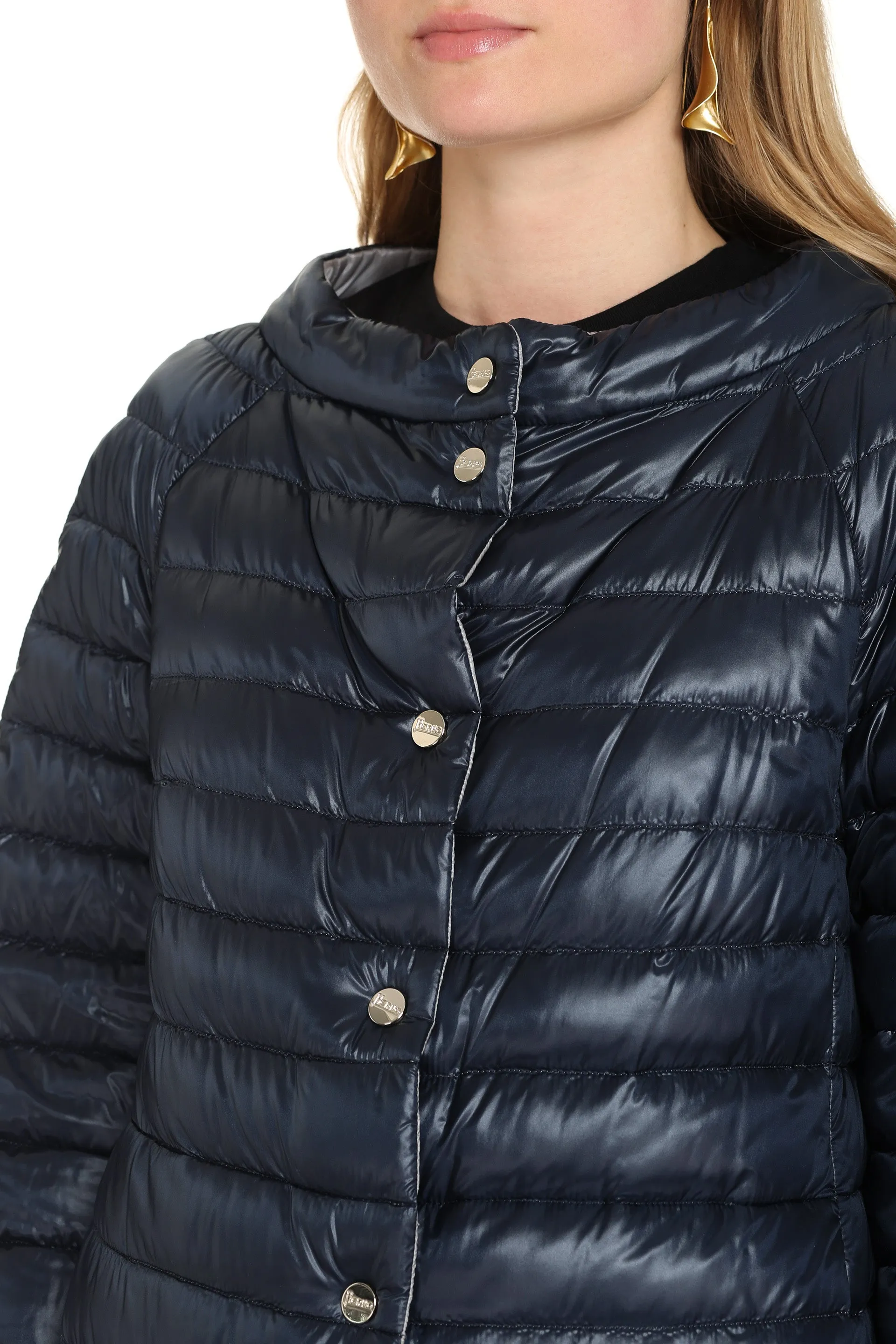 Snap button fastening down jacket