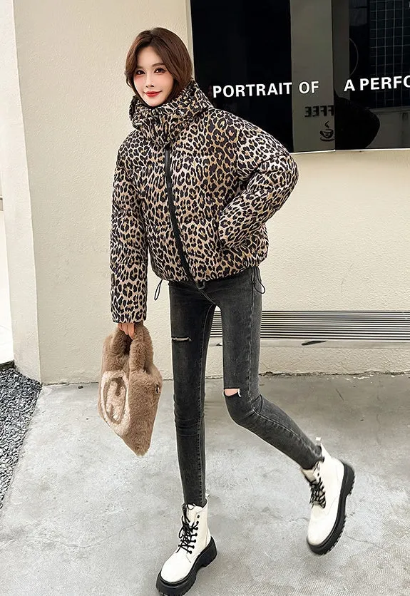 Stylish Quilted Puffer Jacket in Leopard Print for Women