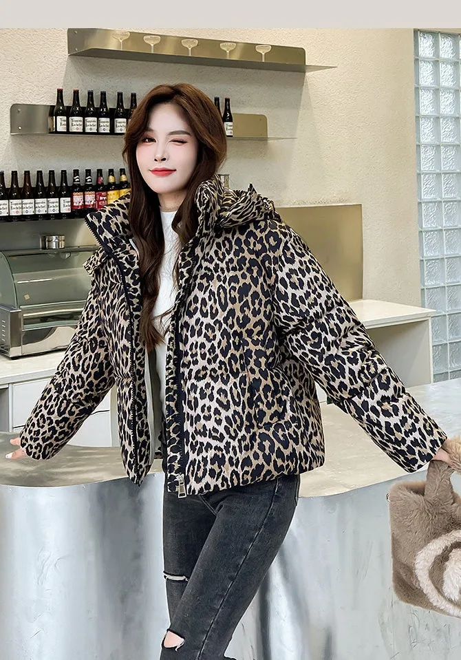 Stylish Quilted Puffer Jacket in Leopard Print for Women