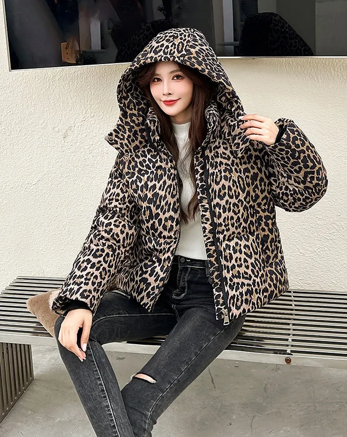 Stylish Quilted Puffer Jacket in Leopard Print for Women