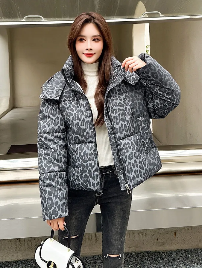 Stylish Quilted Puffer Jacket in Leopard Print for Women