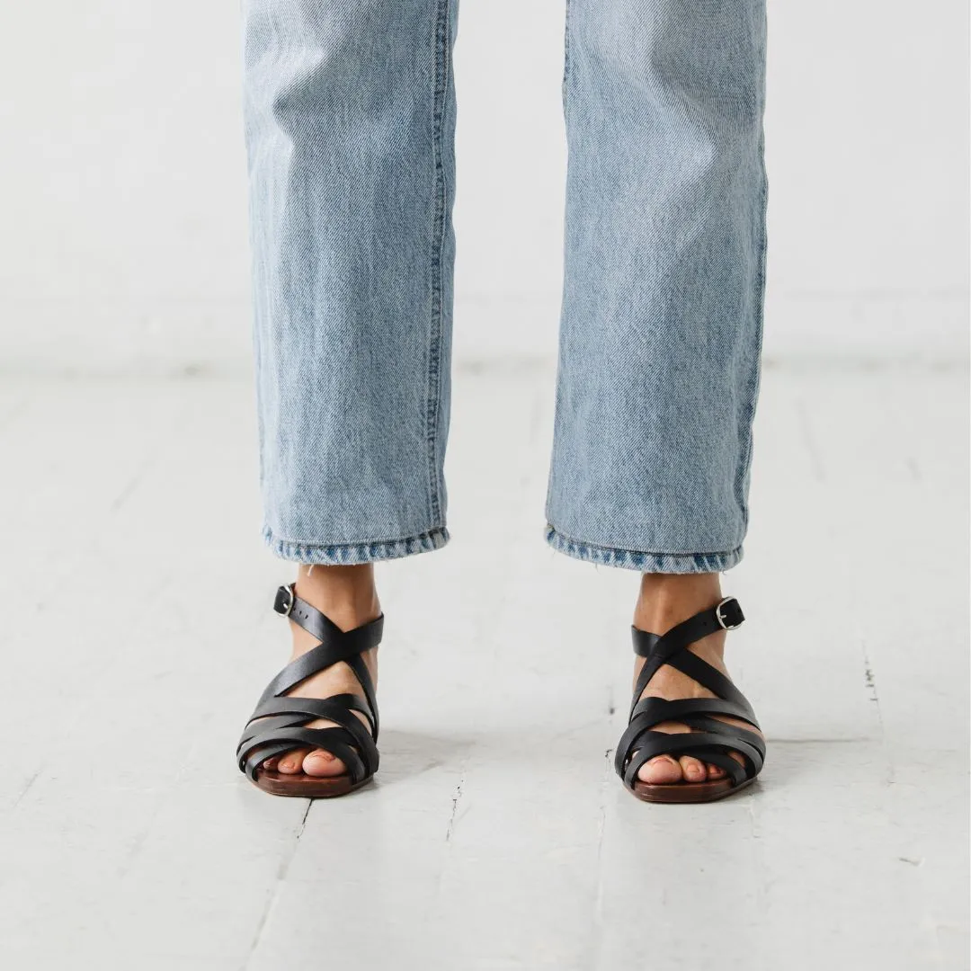 The Criss Cross Slide [Black]
