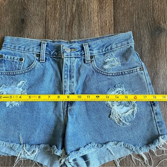 Vintage Levi’s  high waist rise denim jean mom cutoff shorts jorts 7 29” waist